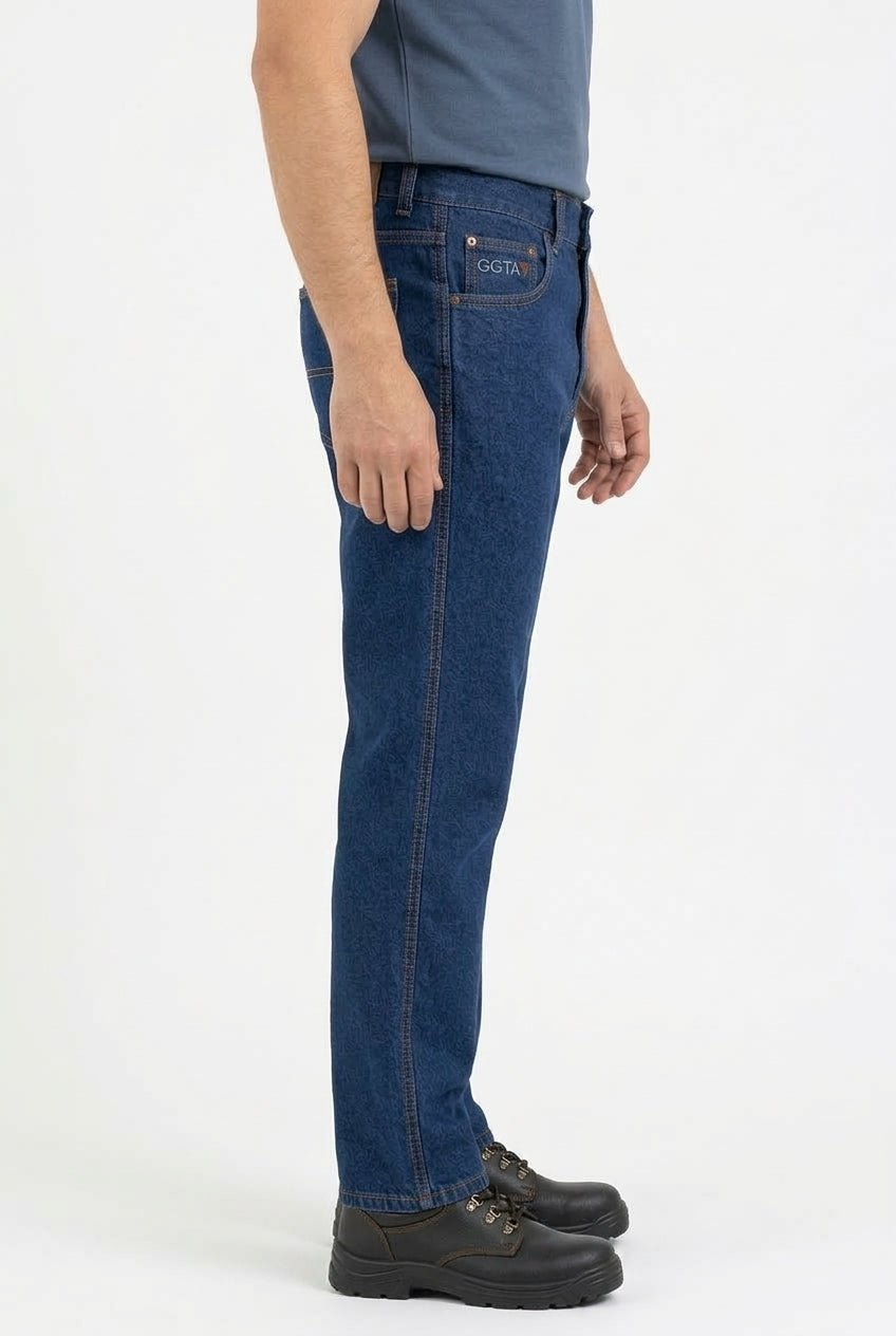 Jean índigo hombre 14 oz con modelo: vista lateral