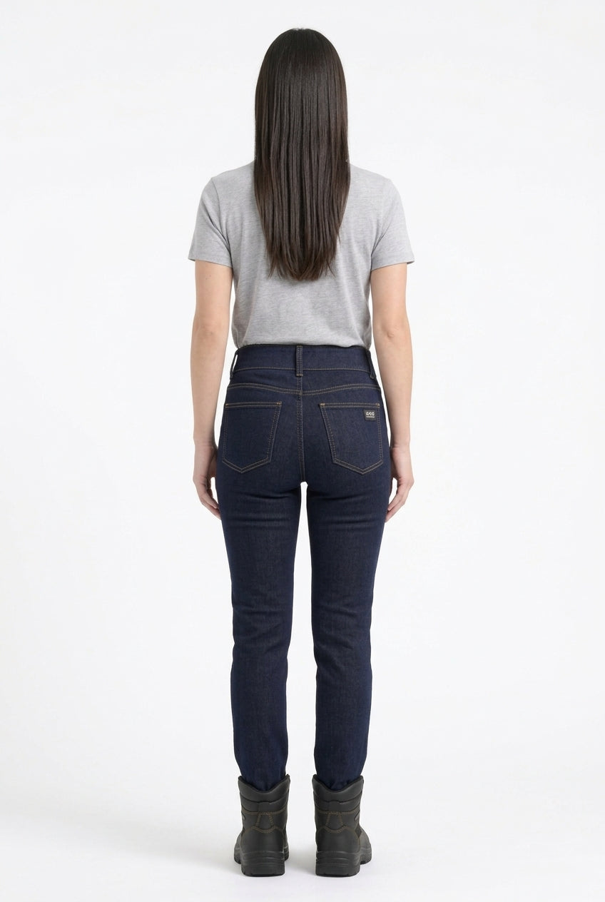 Jean licrado dama stretch con modelo: vista posterior
