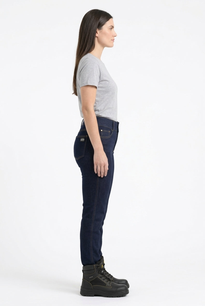 Jean licrado dama stretch con modelo: vista lateral