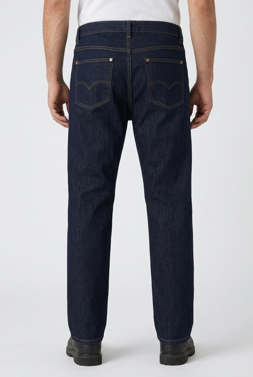 Jean mezcla hombre 13 oz con modelo: vista posterior