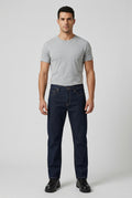 Jean mezcla hombre 13 oz con modelo: vista frontal