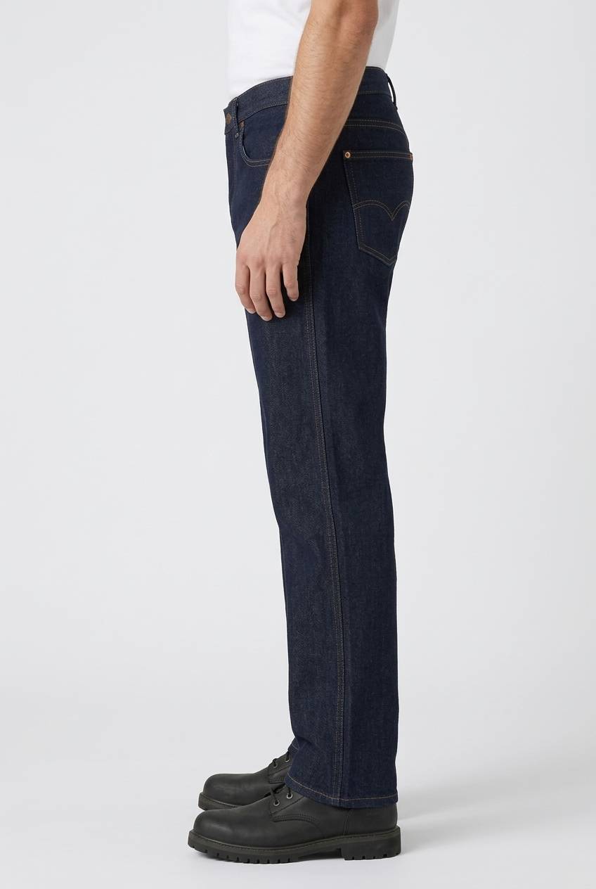 Jean mezcla hombre 13 oz con modelo: vista lateral